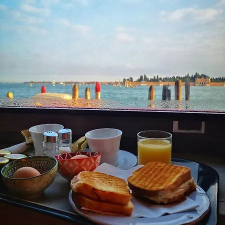 Vecellio On The Lagoon 호텔