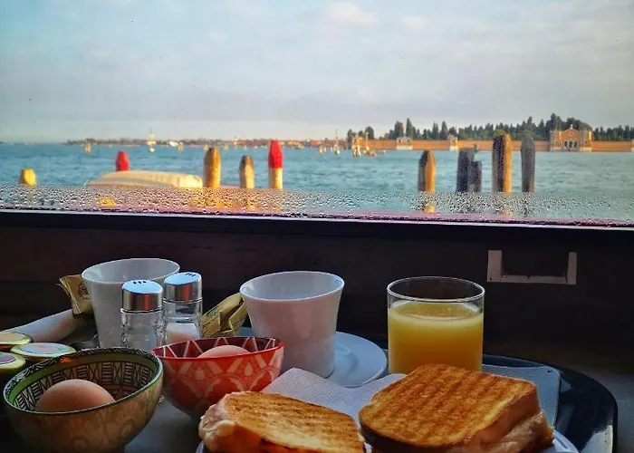 Vecellio On The Lagoon Hotell