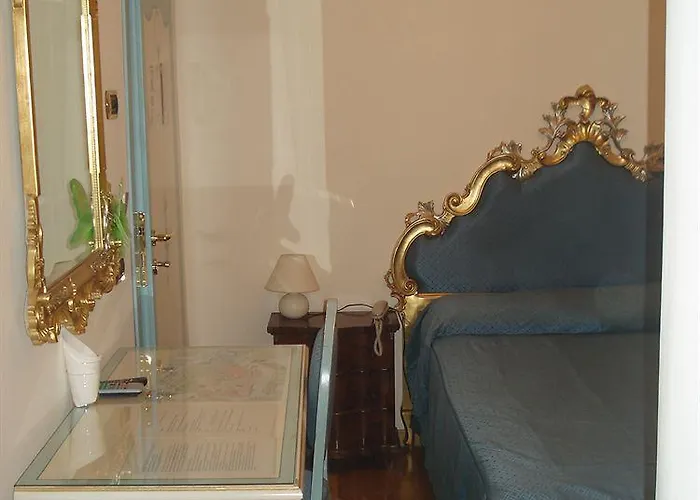 Vecellio On The Lagoon Hotell