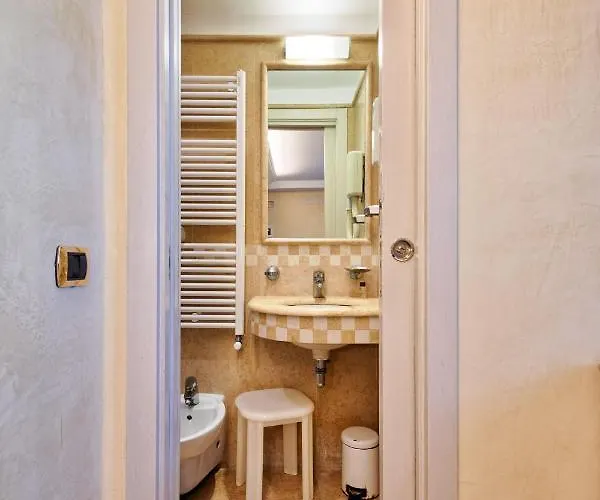 Vecellio On The Lagoon Hotell