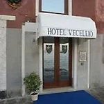 Vecellio On The Lagoon Hotel